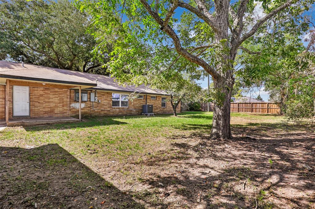 1610 Texas Street, Liberty, Texas image 4