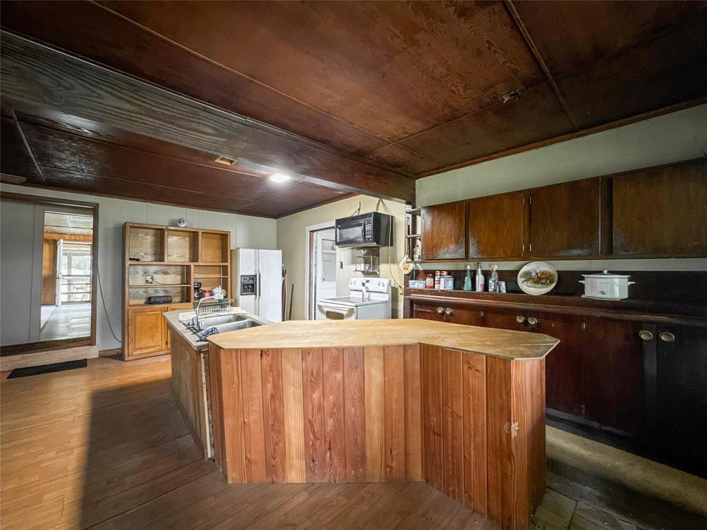 6710 County Road 203, Liverpool, Texas image 3