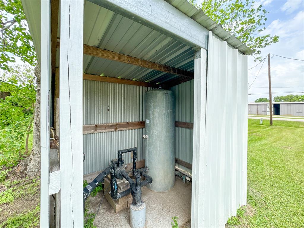 6710 County Road 203, Liverpool, Texas image 22