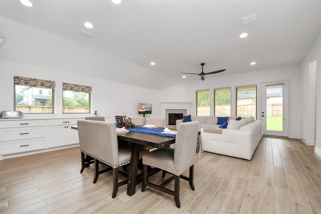 210 West Netleaf Court