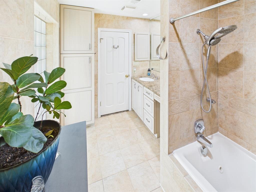 1310 Golden Bear Lane, Kingwood, Texas image 25