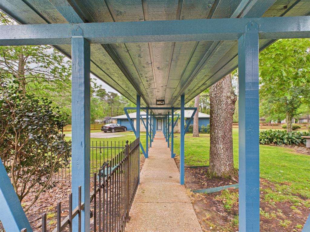 1310 Golden Bear Lane, Kingwood, Texas image 32