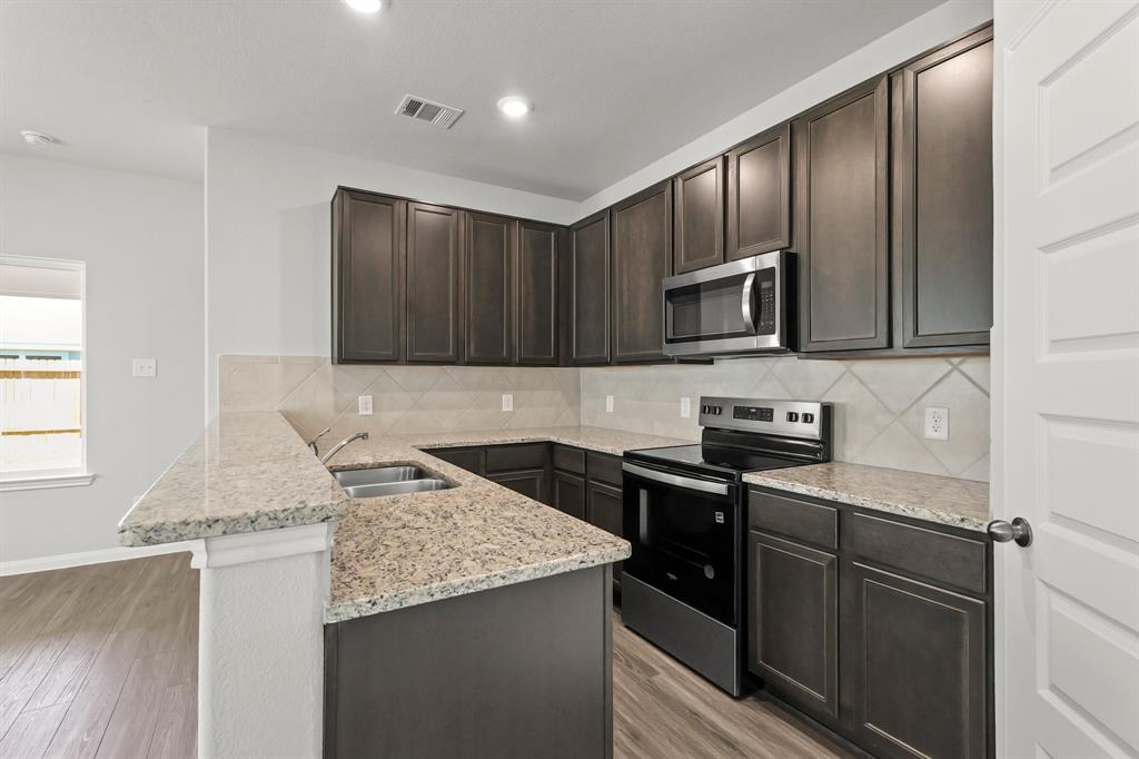 8111 Vanilla Orchid Drive, Houston, Texas image 5