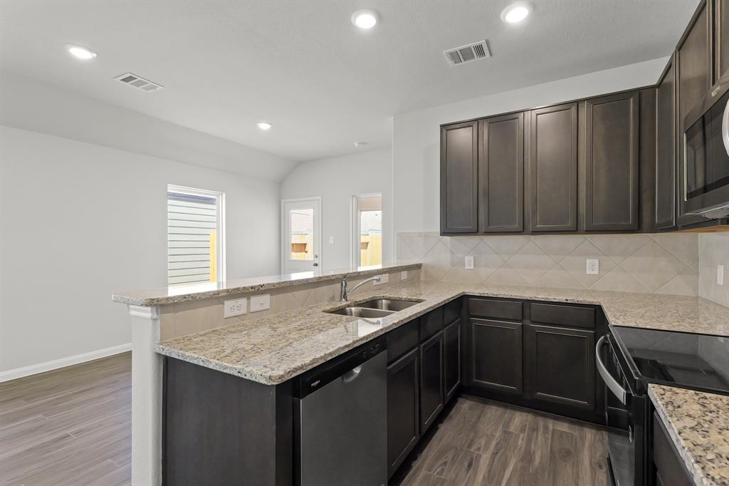 8111 Vanilla Orchid Drive, Houston, Texas image 6