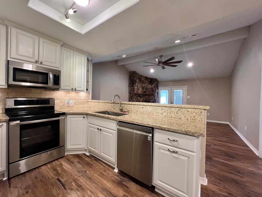 1725 S Timberlane Street, Vidor, Texas image 9