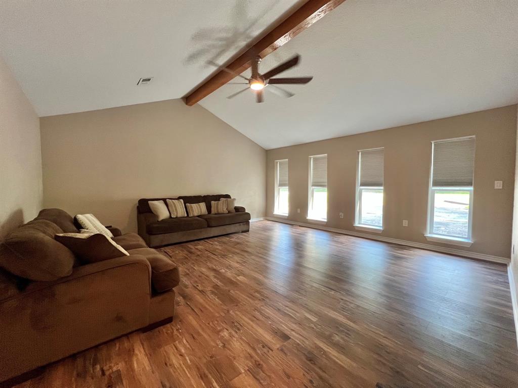 1725 S Timberlane Street, Vidor, Texas image 6