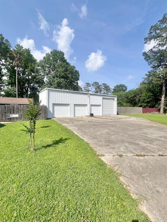 1725 S Timberlane Street, Vidor, Texas image 3