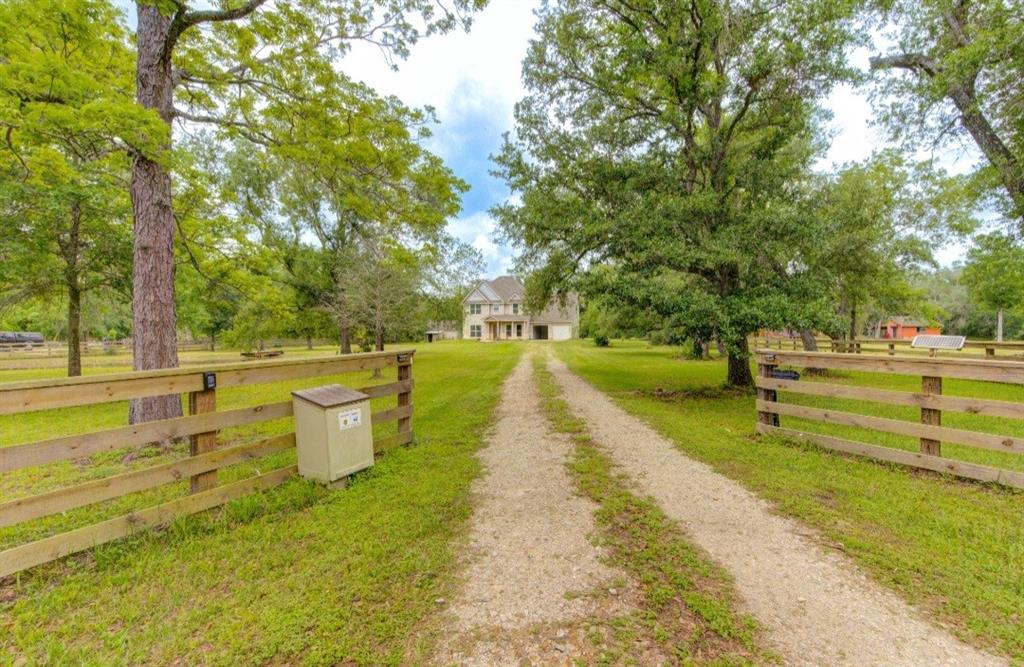 20610 Live Oak Drive, Damon, Texas image 2