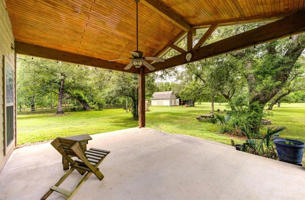 20610 Live Oak Drive, Damon, Texas image 13