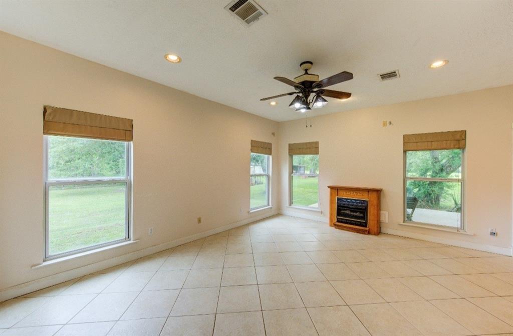 20610 Live Oak Drive, Damon, Texas image 23