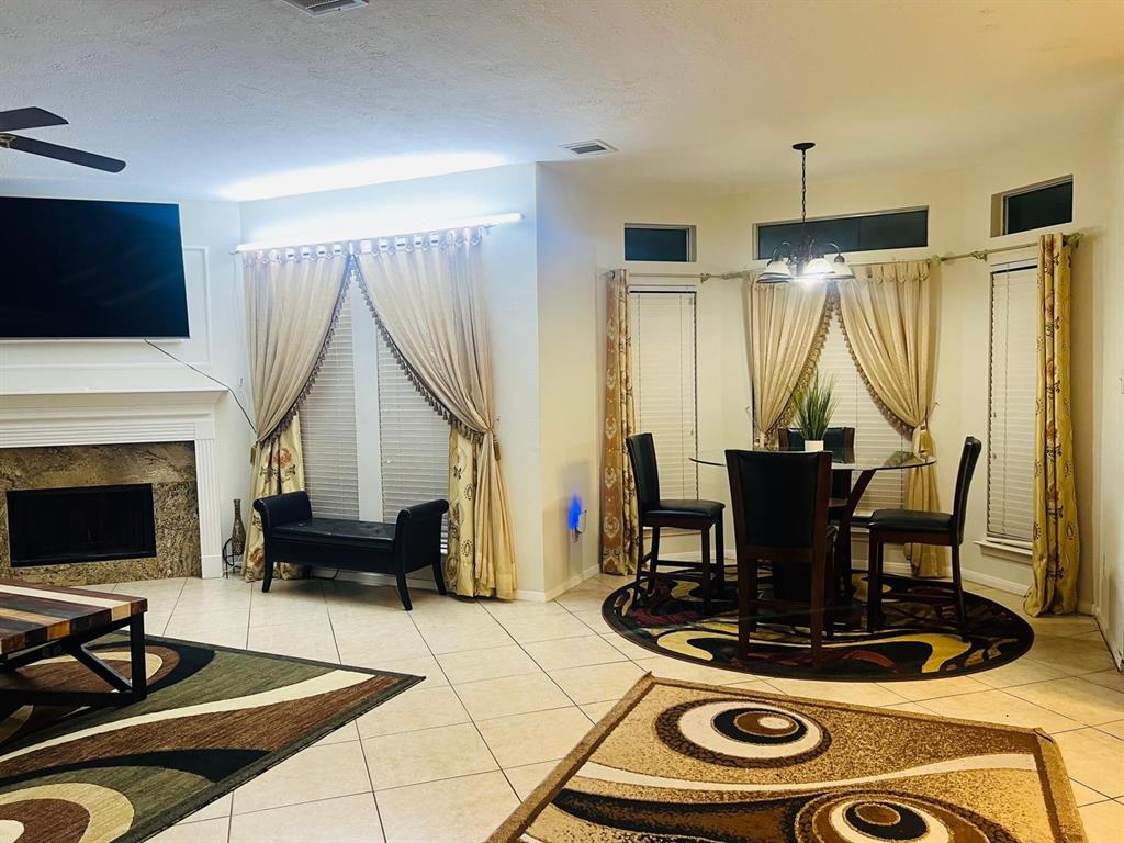 110 Chandler Court, Sugar Land, Texas image 6