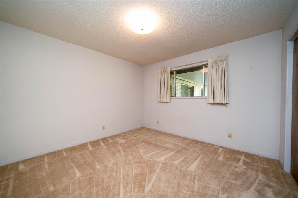 107 Tulip St, White Oak, Texas image 32