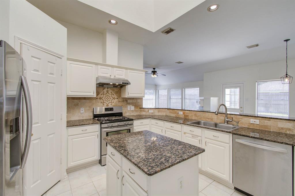 2906 Huckleberry Street, Missouri City, Texas image 31