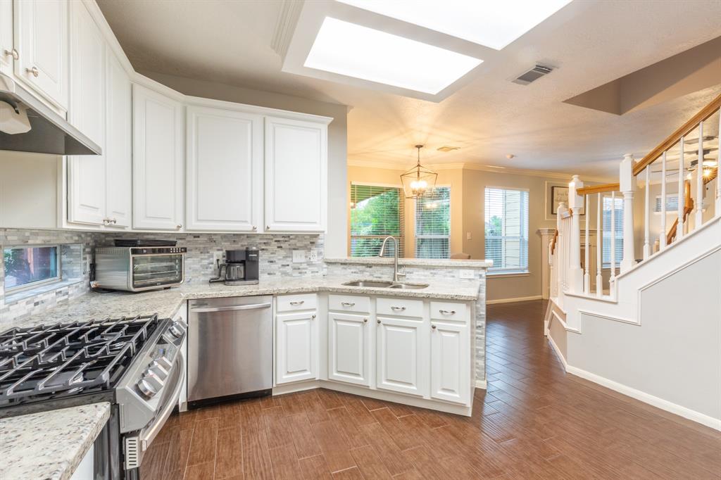 3234 Millbrook Drive, Pearland, Texas image 18