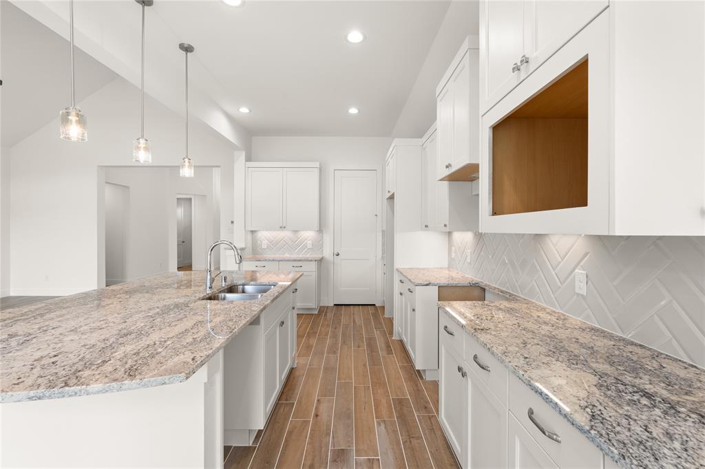 18232 Saffron Sun Street, Conroe, Texas image 5