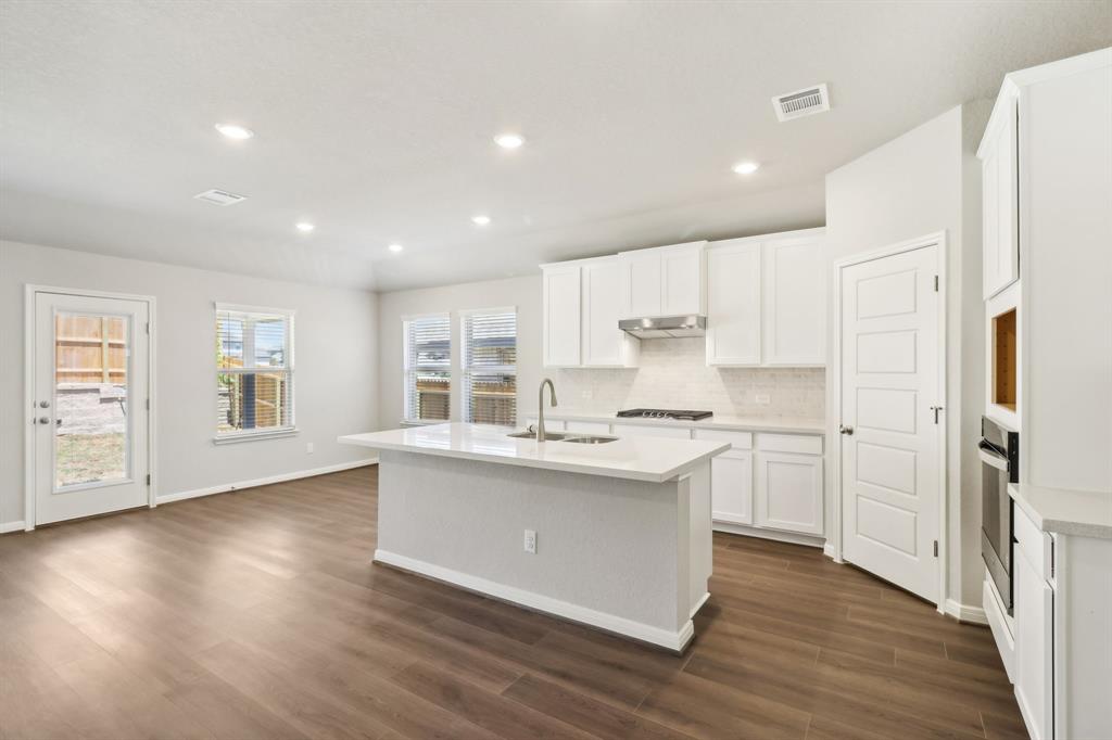 1615 Shae Oak Lane, Conroe, Texas image 5