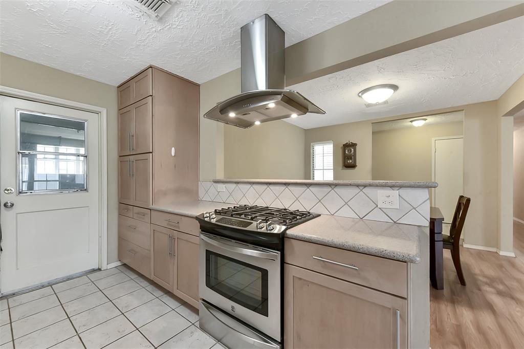 402 E Lambuth Lane, Deer Park, Texas image 12