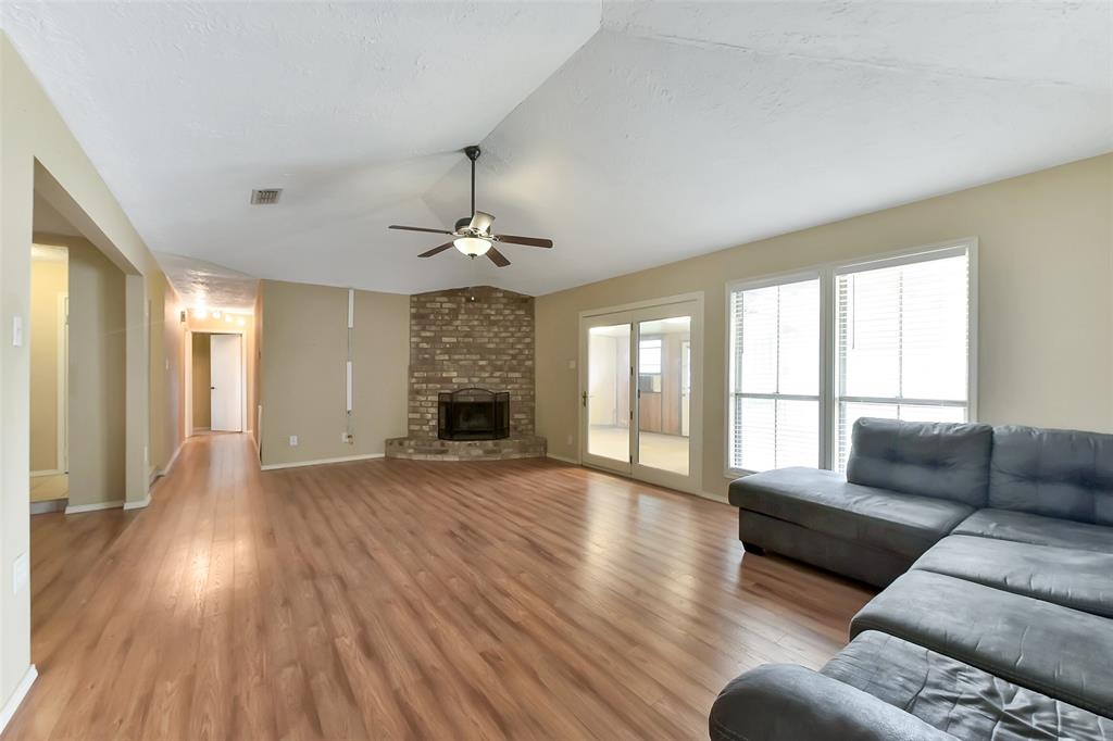 402 E Lambuth Lane, Deer Park, Texas image 7