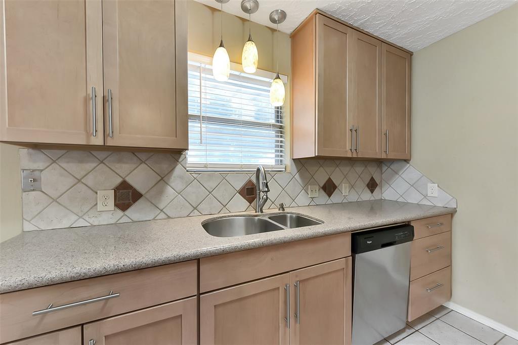 402 E Lambuth Lane, Deer Park, Texas image 13