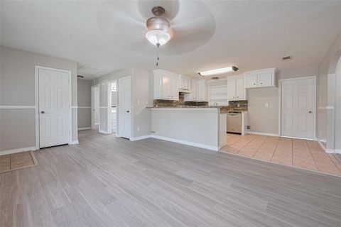 210 N Shirley Lane Willis TX 77378