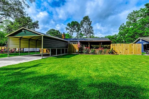 Photo of 231 Pine Shadows Drive, Livingston, TX 77351 (MLS # 40295218)