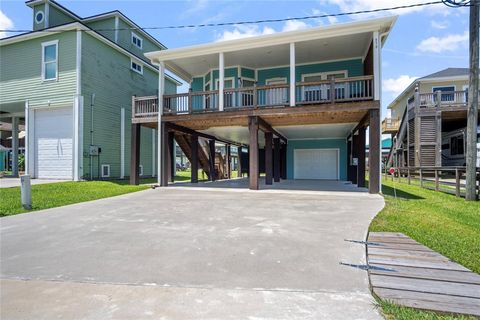 Homes For Sale - 975 S Cove Cv<br/> Galveston County, Crystal Beach, TX 77650