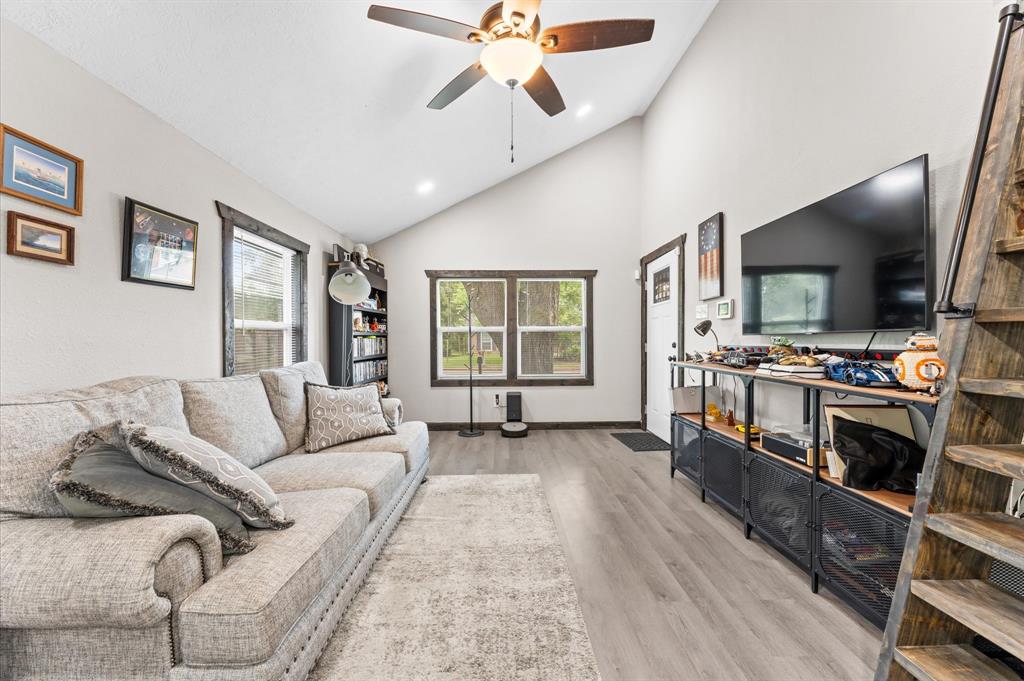 325 S Bell Drive, Texas City, Texas image 4