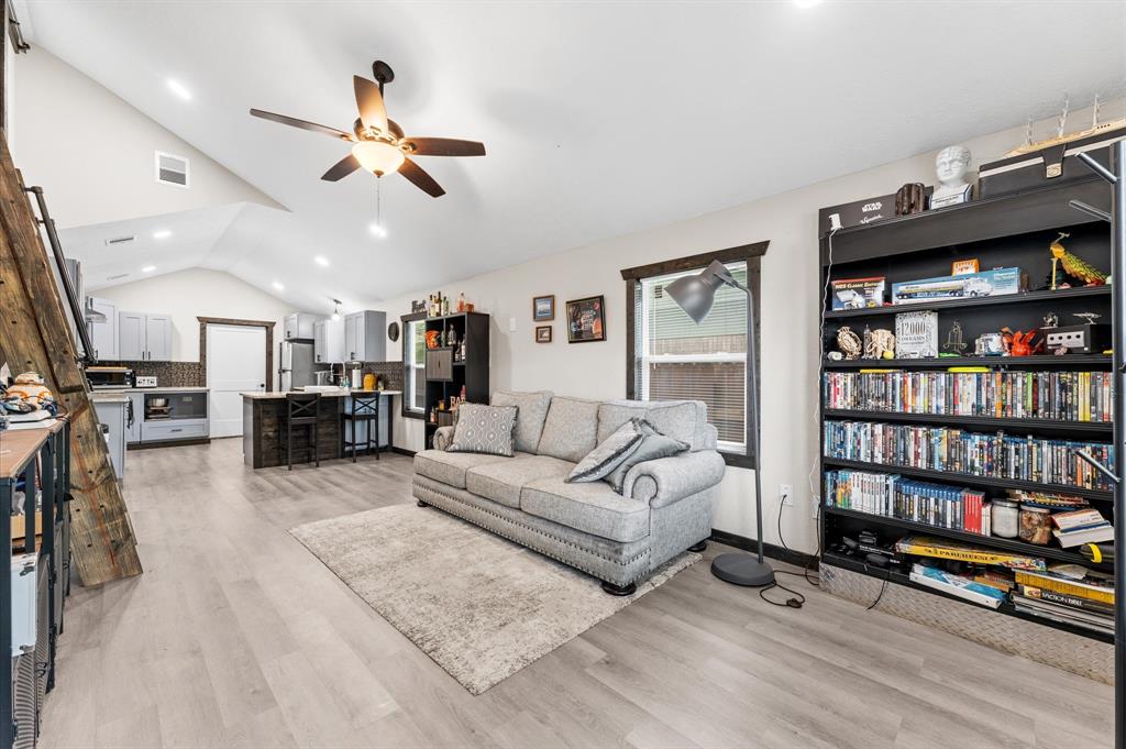 325 S Bell Drive, Texas City, Texas image 3