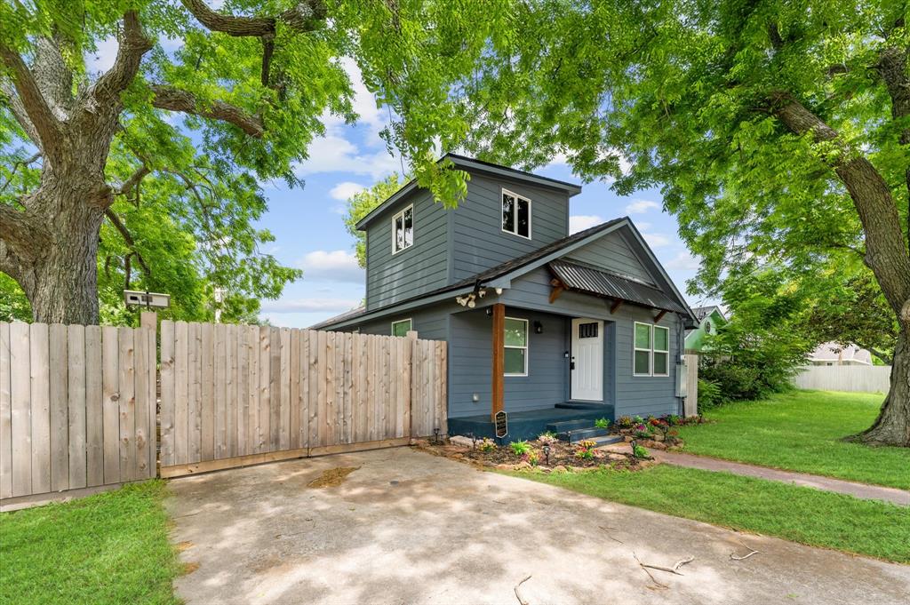 325 S Bell Drive, Texas City, Texas image 2