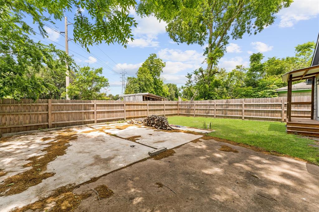 325 S Bell Drive, Texas City, Texas image 14