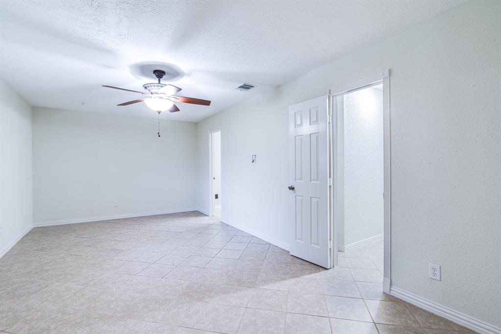 5214 Meadow Crest Street, La Porte, Texas image 16