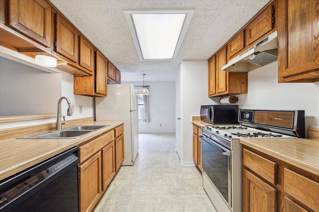 2909 Elm Grove Court, Houston, Texas image 7