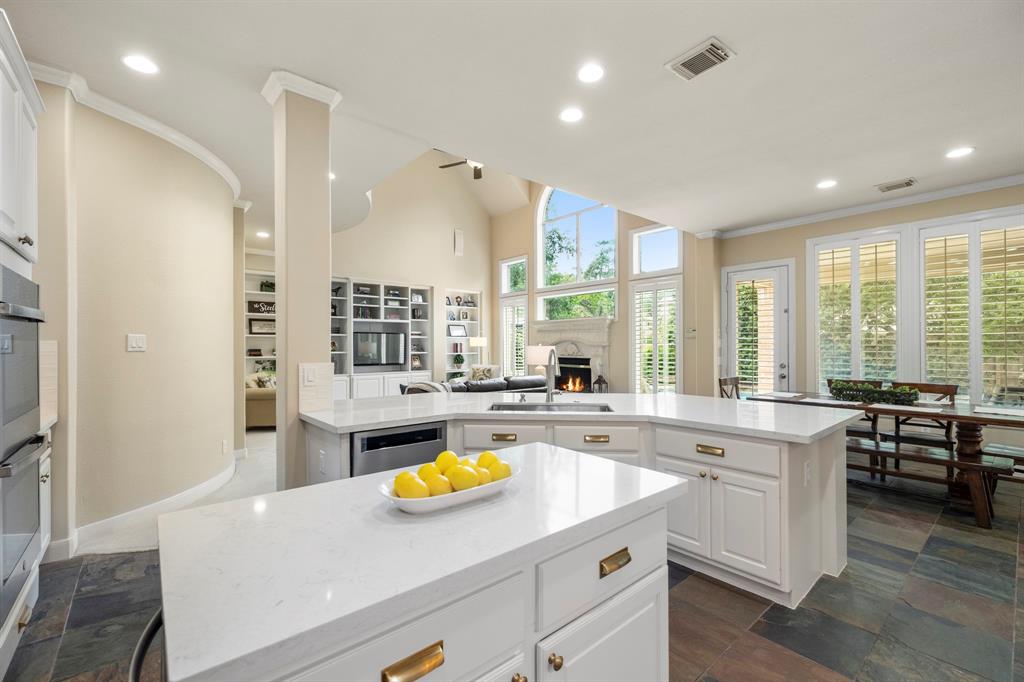 99 S Shawnee Ridge Circle, The Woodlands, Texas image 17