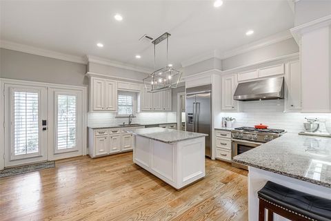 Single Family Residence in Houston TX 531 Woodbend Lane 6.jpg