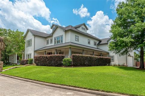 Single Family Residence in Houston TX 531 Woodbend Lane 2.jpg