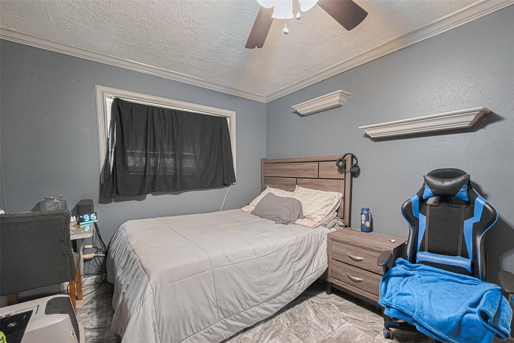 1219 Castle Glen Drive, Houston, Texas image 17