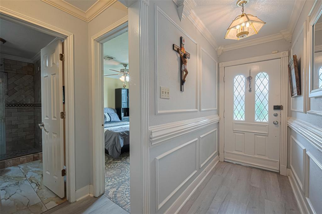 1219 Castle Glen Drive, Houston, Texas image 3