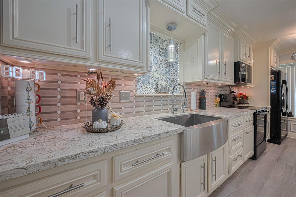 1219 Castle Glen Drive, Houston, Texas image 11