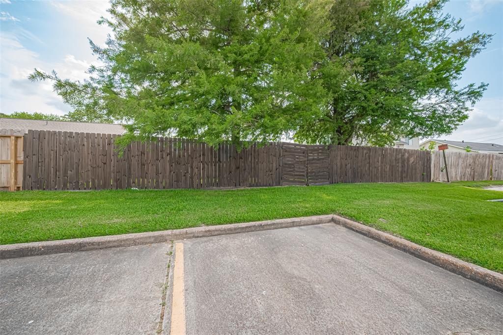 1219 Castle Glen Drive, Houston, Texas image 43