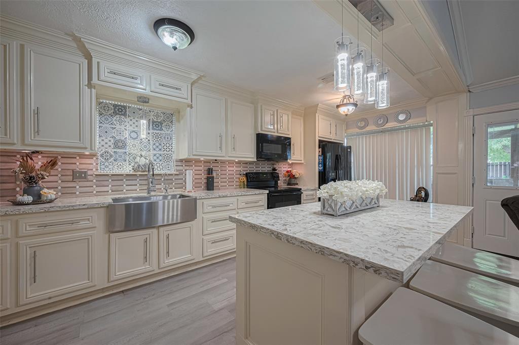 1219 Castle Glen Drive, Houston, Texas image 8