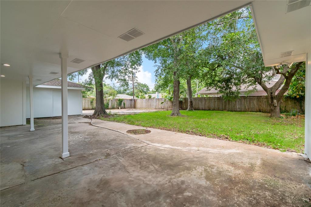 214 Whispering Oaks Drive