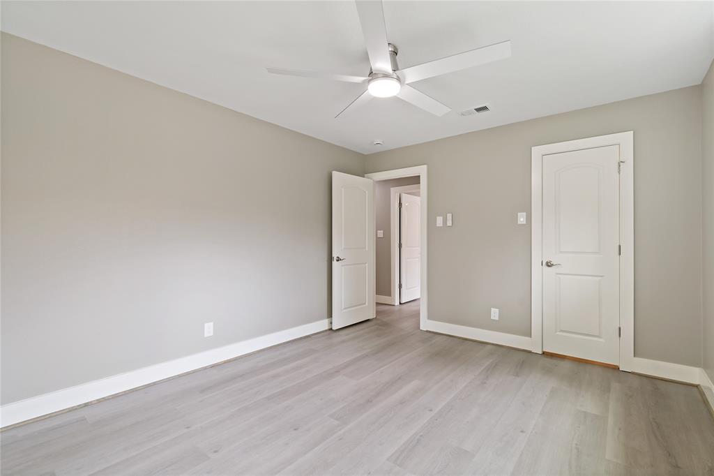 214 Whispering Oaks Drive, Seabrook, Texas image 13