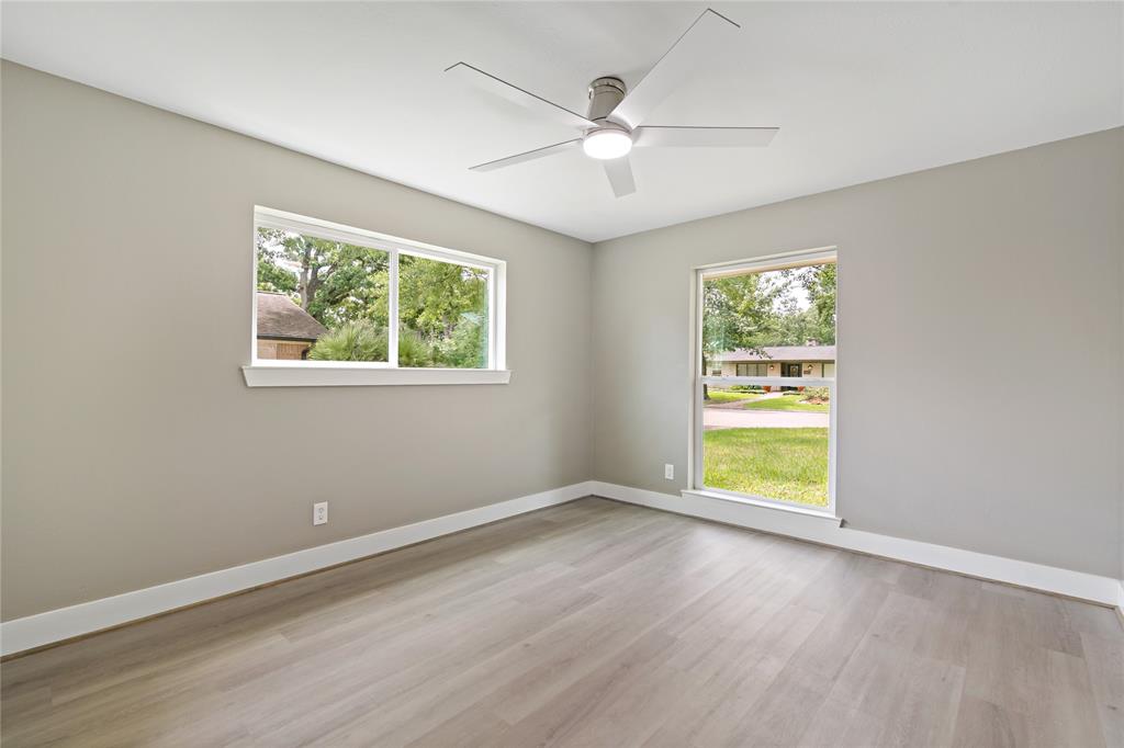 214 Whispering Oaks Drive, Seabrook, Texas image 12