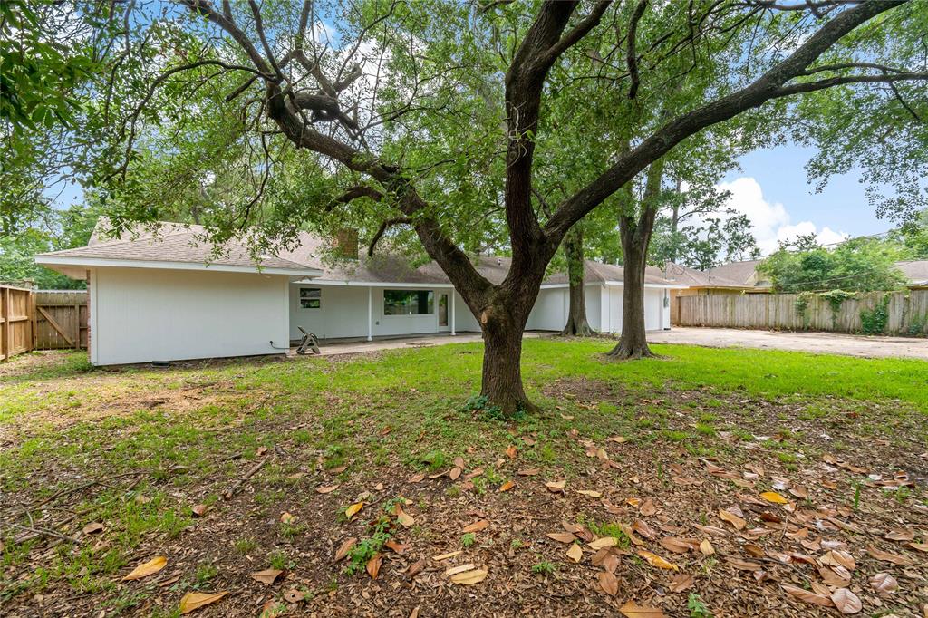 214 Whispering Oaks Drive, Seabrook, Texas image 6