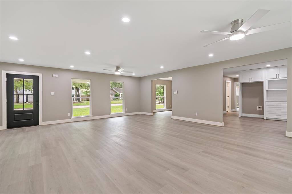 214 Whispering Oaks Drive, Seabrook, Texas image 21