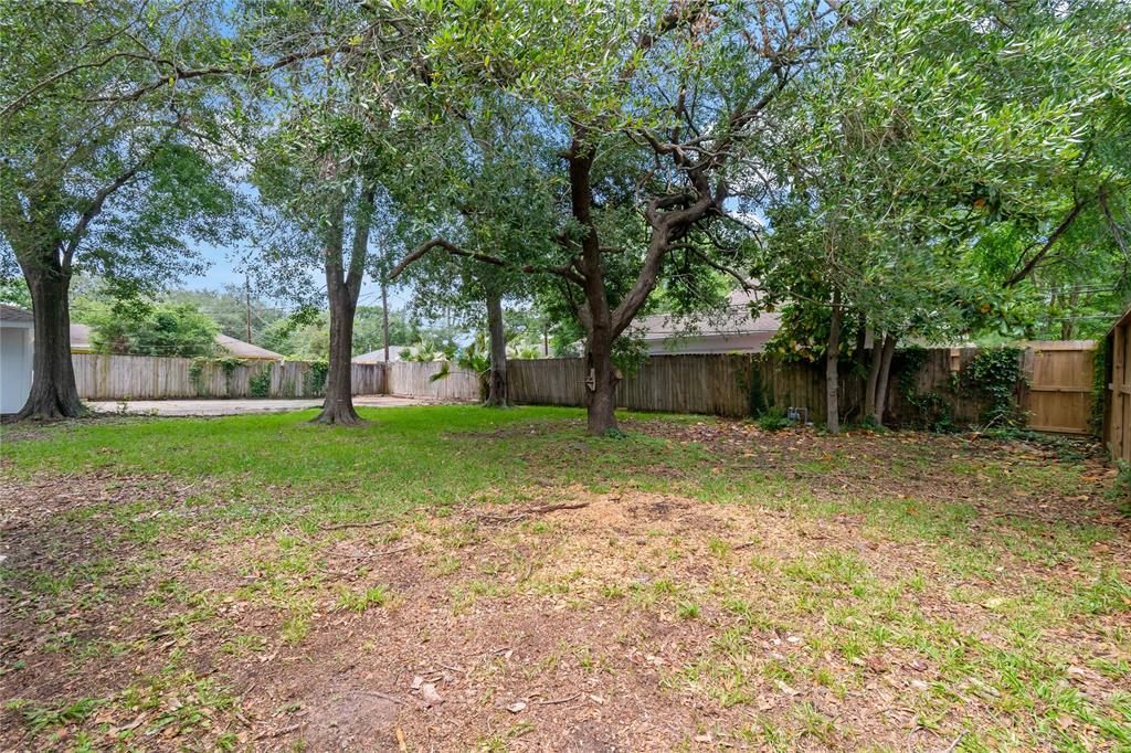 214 Whispering Oaks Drive