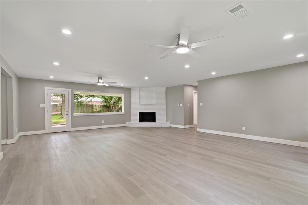 214 Whispering Oaks Drive, Seabrook, Texas image 19
