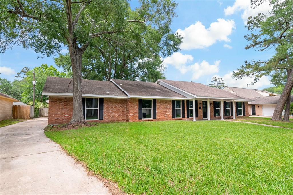214 Whispering Oaks Drive