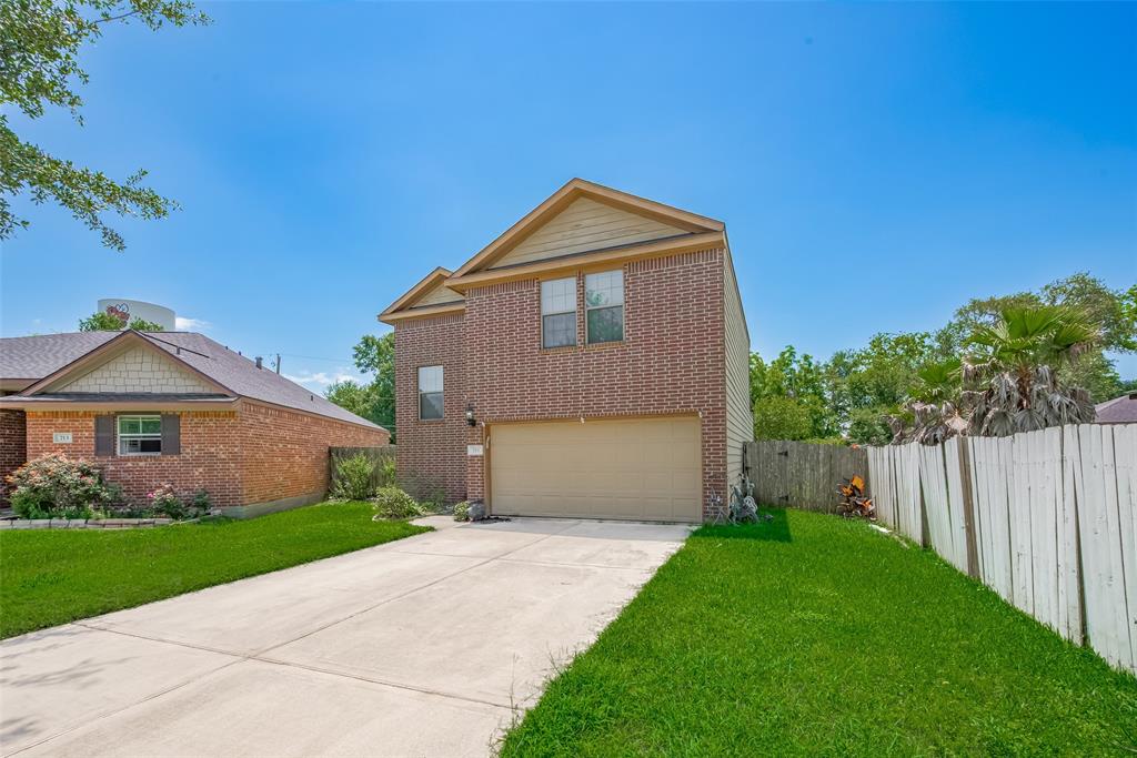 715 Fallow Lane, Alvin, Texas image 4