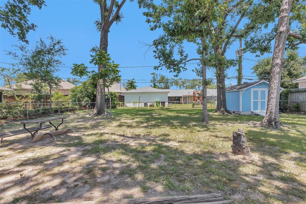 6430 Lindyann Lane, Houston, Texas image 33